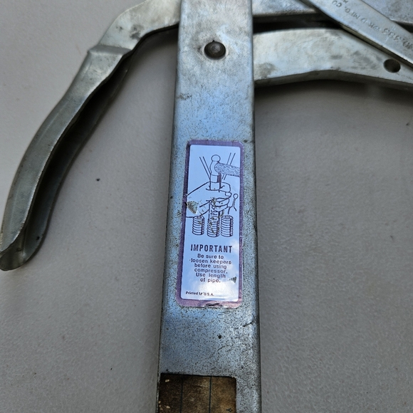 Valve Spring Compressor Tool For Engines - Picture 8 of 9